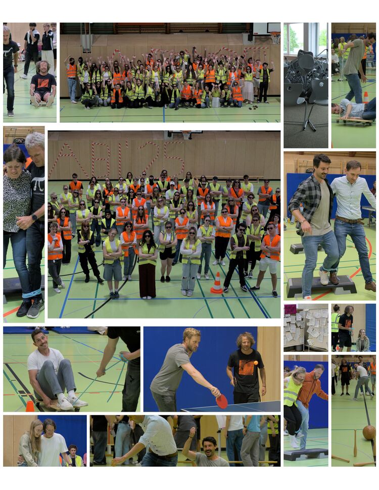 Schüler und Lehrer der Abitursklassen beim Abischerz in der Turnhalle