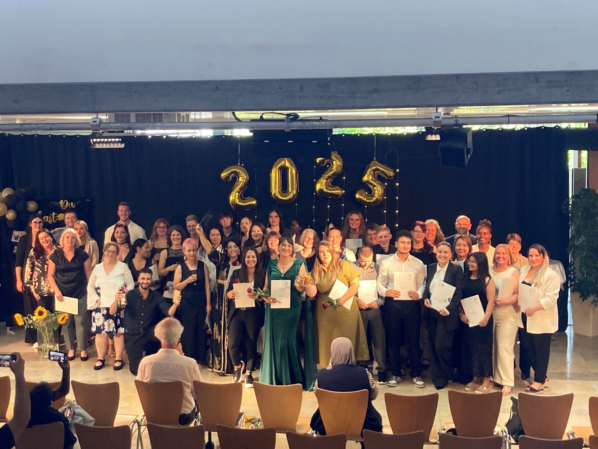 Schüler der Abschlussklassen der Pflegefachkräfte, Pflegehelfer und der Weiterbildungsklassen in der Pflege